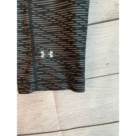 Under Armor Cropped Leggings - Picture 2 of 5